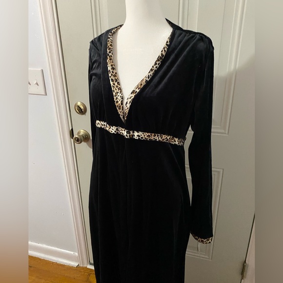 Cinema etoile black velvet robe size medium Nwt - Picture 3 of 10